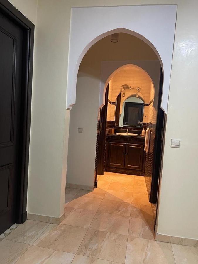 Magnifique Appartement Spacieux Confort Propre Familial 2 Chambres Salon Et Salle A Manger A 20Mn A Pied De Place Jemaa El Fina 4 Piscines Dans Espace De Golf A 12 Mn En Voitures L Entree Est Gratuit Pour La Clientele Ouvert Entre 10H Et 20H Marrakesh Exterior photo