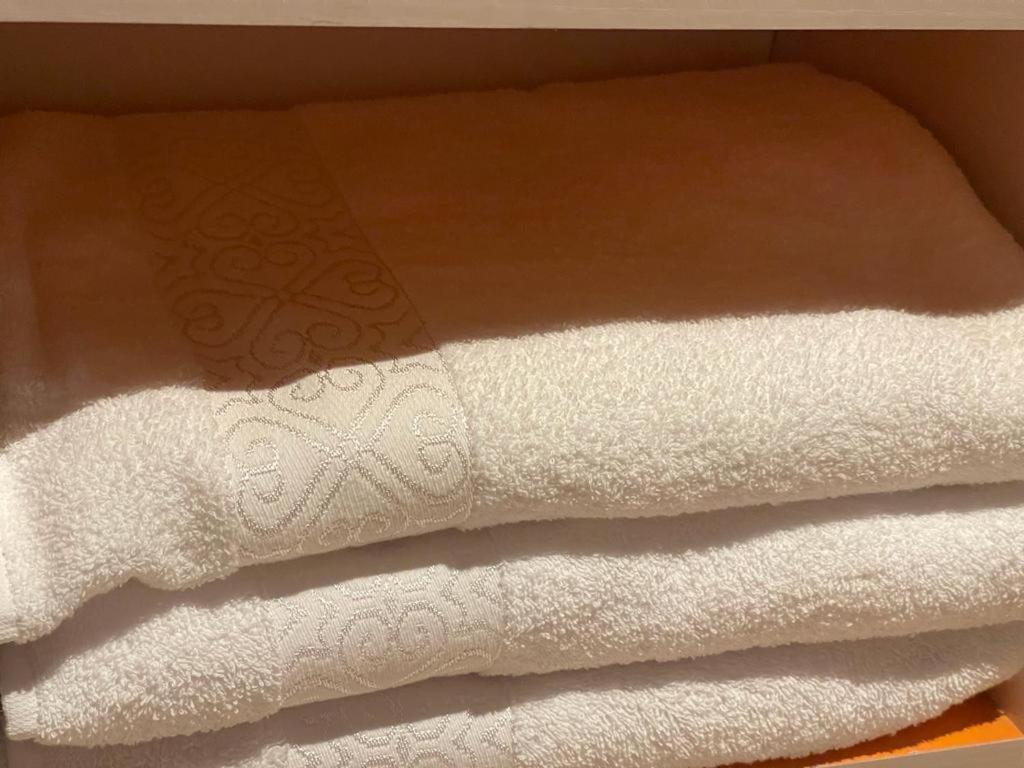 Magnifique Appartement Spacieux Confort Propre Familial 2 Chambres Salon Et Salle A Manger A 20Mn A Pied De Place Jemaa El Fina 4 Piscines Dans Espace De Golf A 12 Mn En Voitures L Entree Est Gratuit Pour La Clientele Ouvert Entre 10H Et 20H Marrakesh Exterior photo
