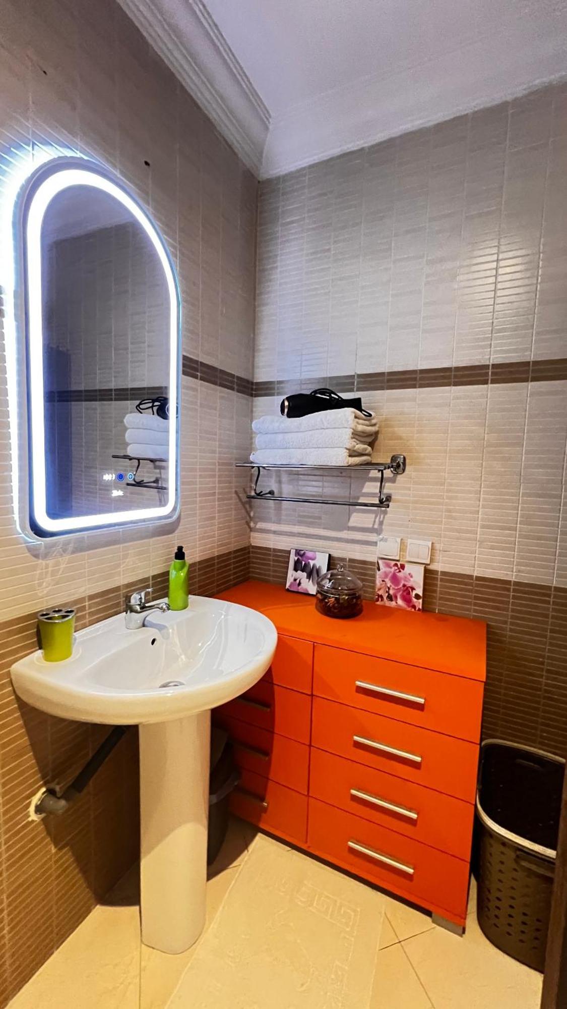 Magnifique Appartement Spacieux Confort Propre Familial 2 Chambres Salon Et Salle A Manger A 20Mn A Pied De Place Jemaa El Fina 4 Piscines Dans Espace De Golf A 12 Mn En Voitures L Entree Est Gratuit Pour La Clientele Ouvert Entre 10H Et 20H Marrakesh Exterior photo