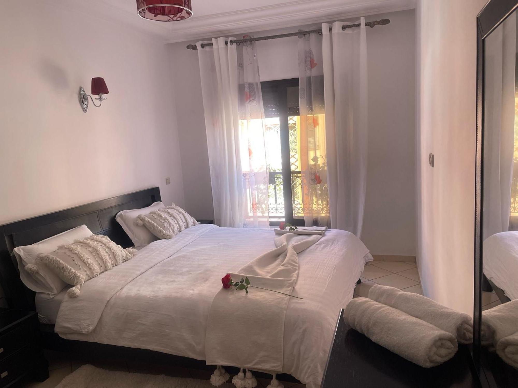 Magnifique Appartement Spacieux Confort Propre Familial 2 Chambres Salon Et Salle A Manger A 20Mn A Pied De Place Jemaa El Fina 4 Piscines Dans Espace De Golf A 12 Mn En Voitures L Entree Est Gratuit Pour La Clientele Ouvert Entre 10H Et 20H Marrakesh Exterior photo